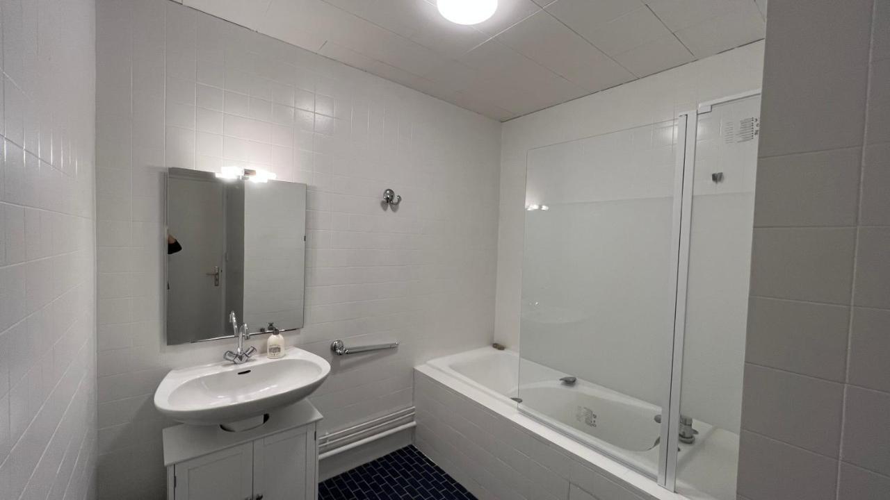 Appartement T4 70M2 - Meuble - Centre Ville - Proche Thermes Lons-le-Saunier Exterior photo